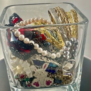 Gold and Pearl Mixed Women’s/ Child’s Mystery Bag.